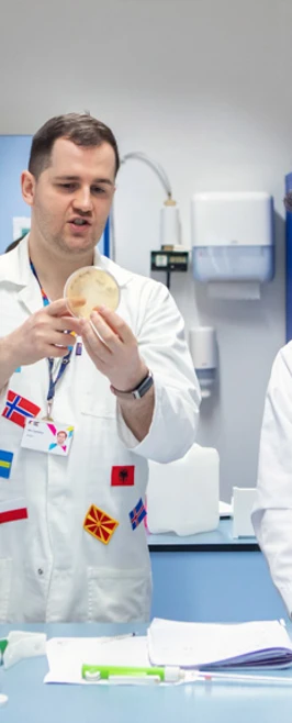 Science lecturer showing petri dish to students during a microbiology class at Glasgow Kelvin College, Springburn Campus Science lecturer showing petri dish to students during a microbiology class at Glasgow Kelvin College, Springburn Campus